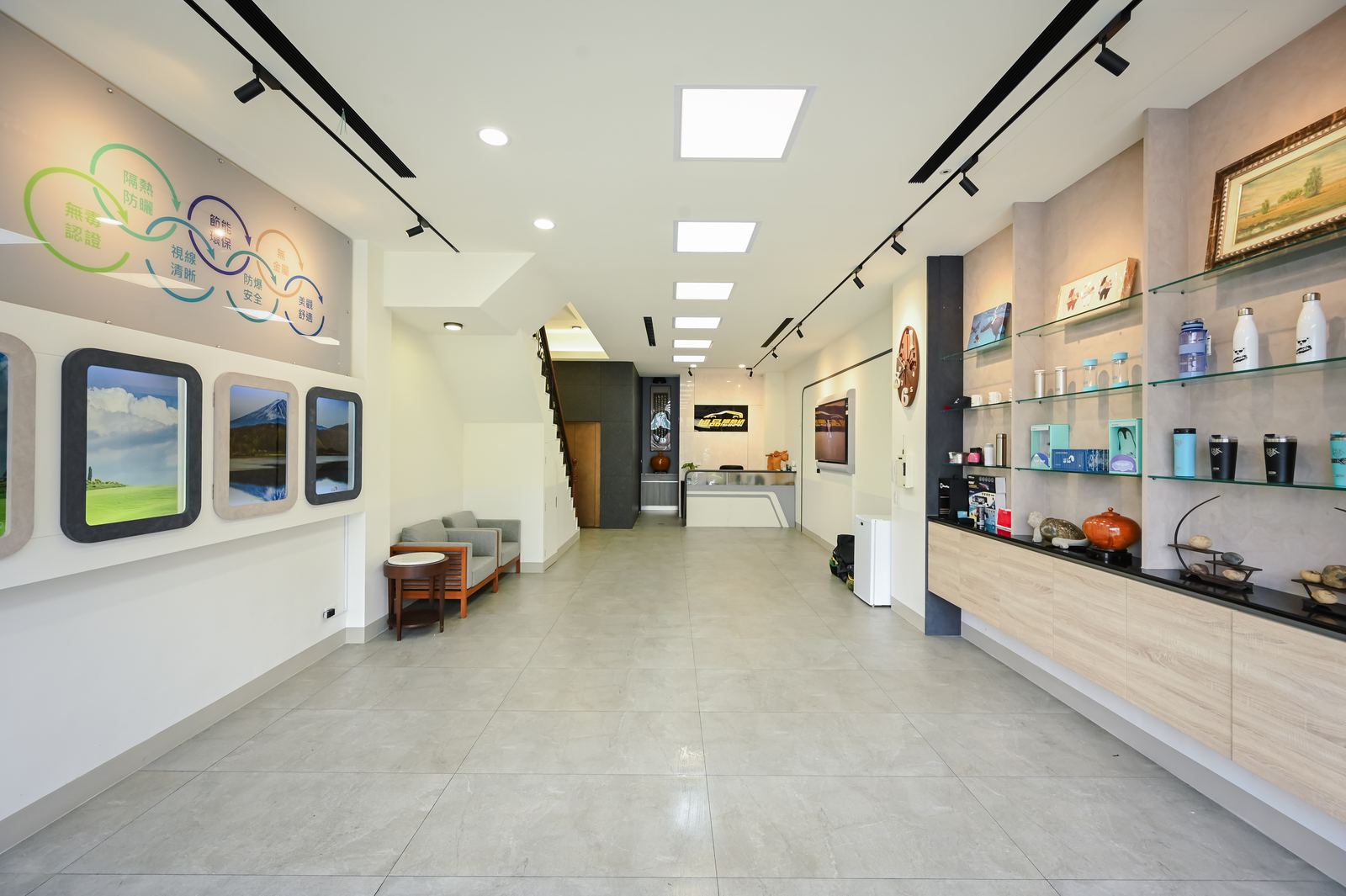 旭品門市內部，寬敞明亮的施工與展示空間